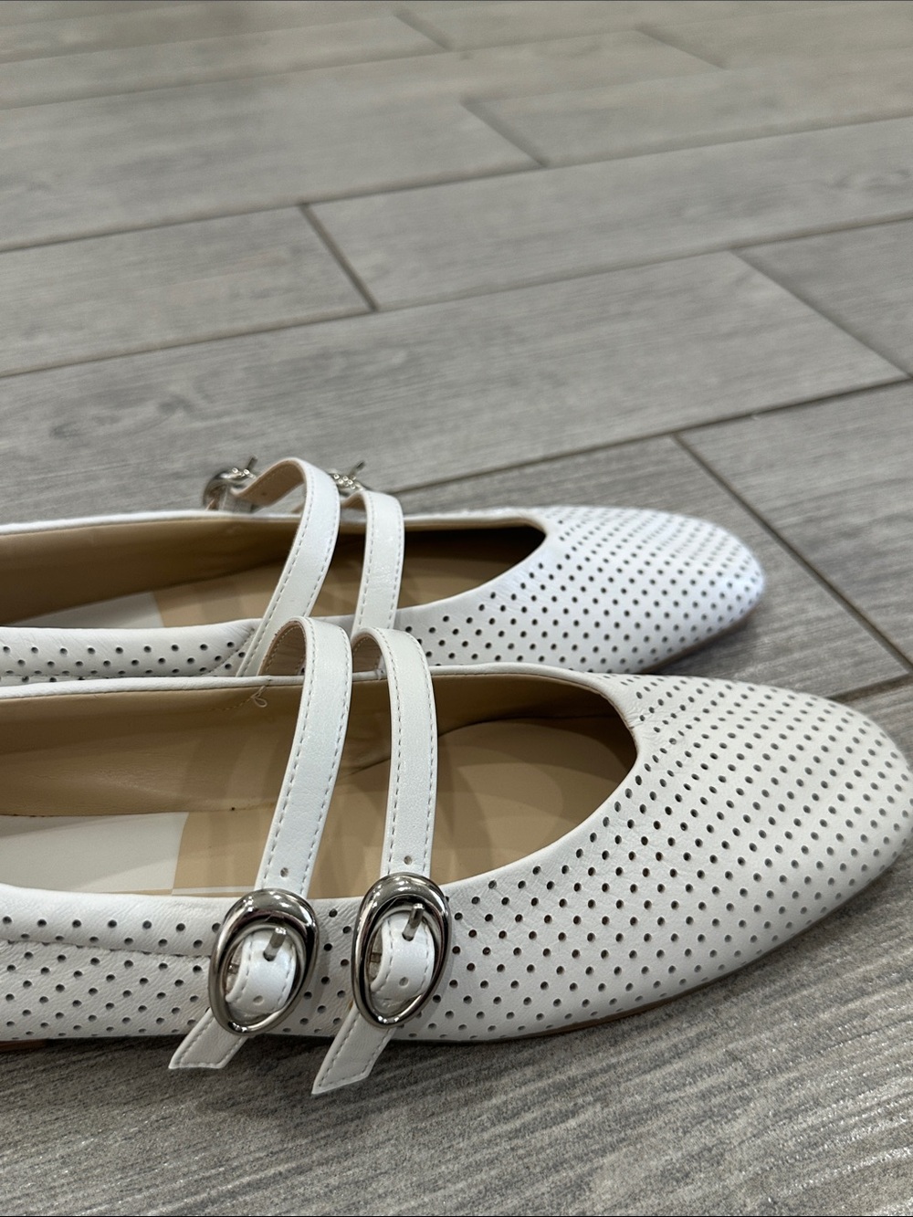 Dolce Vita Women's White Alenia Perforated Mary Jane Flats New! - Picture 8 of 9